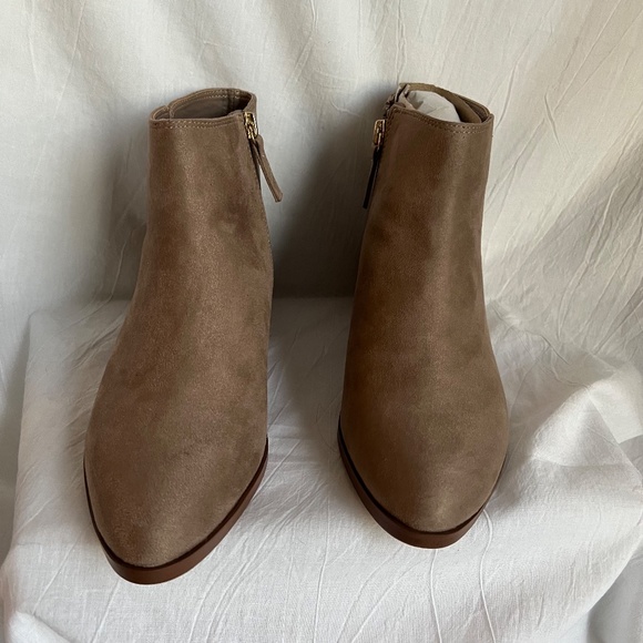 BRAND NEW In Box Size 6.5M J.Crew Grey Flat Ankle Boots Sueded Side Zip BT276 - Picture 2 of 11